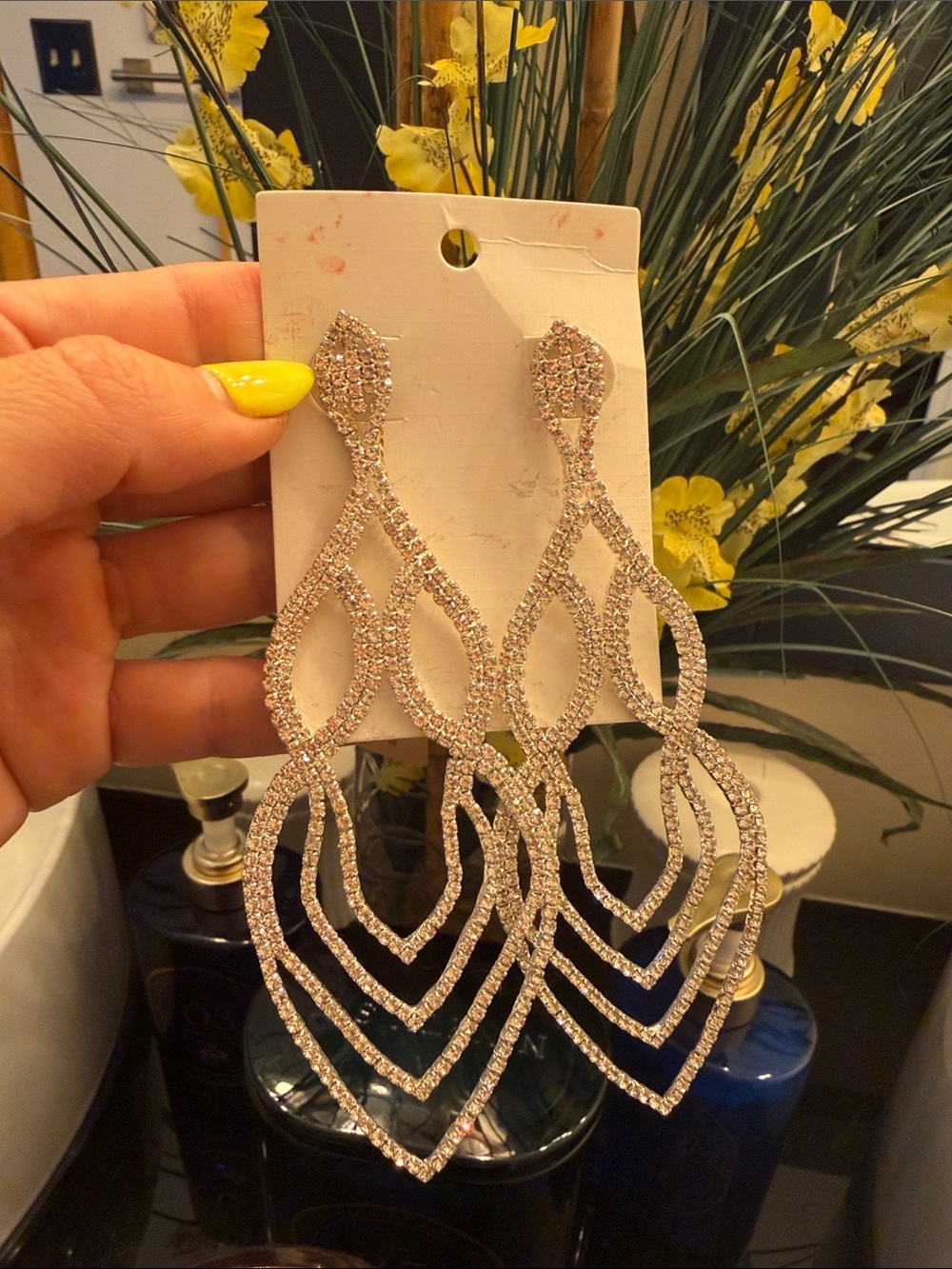 Elegant Crystal Dangle Earrings - Sparkling Silver